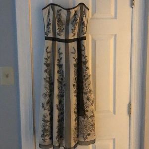 Absolutely beautiful, fully lined formal dress